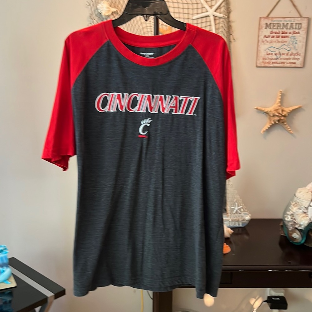 XL Mens Cincinnati Bearcats shirt